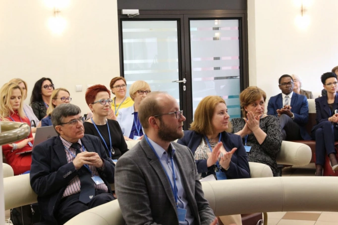 Zdjęcie nr 8 z galerii III Konferencja Naukowa z cyklu „Sukcesy i wyzwania w naukach o zarządzaniu. Od tradycji do współczesności”
