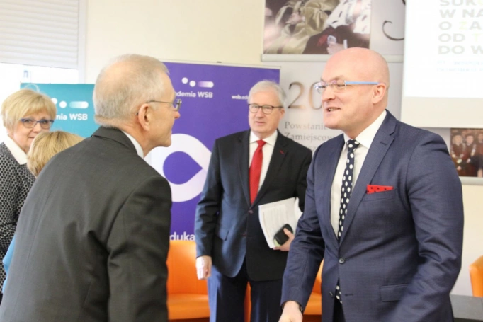 Zdjęcie nr 10 z galerii III Konferencja Naukowa z cyklu „Sukcesy i wyzwania w naukach o zarządzaniu. Od tradycji do współczesności”