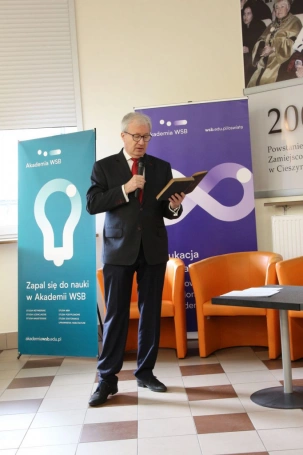 Zdjęcie nr 15 z galerii III Konferencja Naukowa z cyklu „Sukcesy i wyzwania w naukach o zarządzaniu. Od tradycji do współczesności”