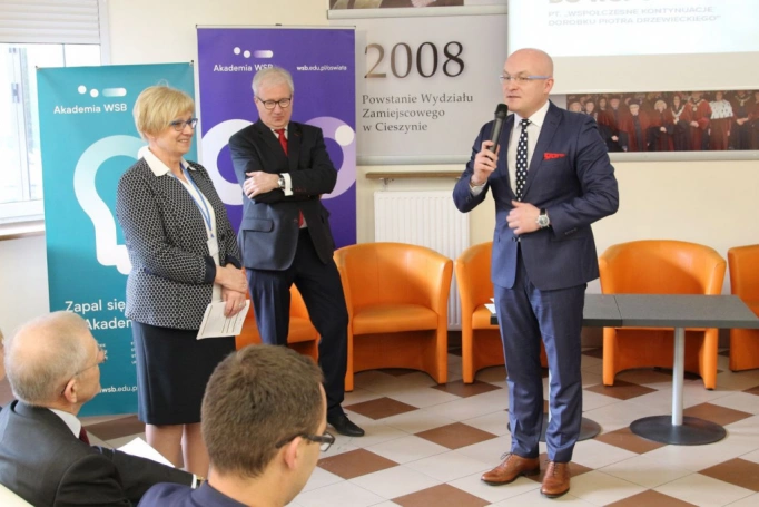 Zdjęcie nr 19 z galerii III Konferencja Naukowa z cyklu „Sukcesy i wyzwania w naukach o zarządzaniu. Od tradycji do współczesności”
