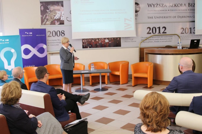 Zdjęcie nr 23 z galerii III Konferencja Naukowa z cyklu „Sukcesy i wyzwania w naukach o zarządzaniu. Od tradycji do współczesności”