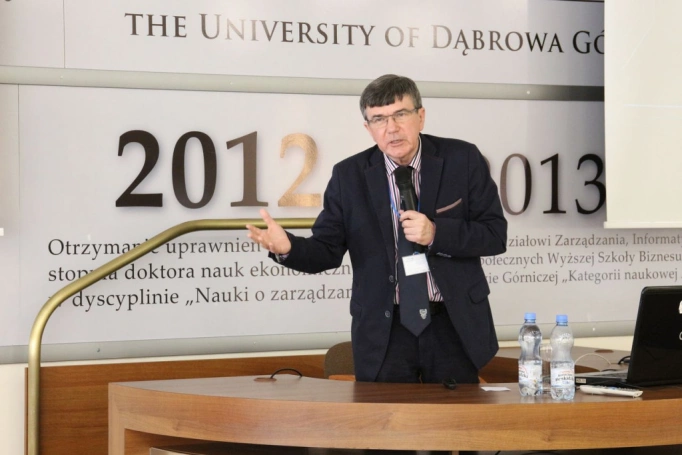 Zdjęcie nr 26 z galerii III Konferencja Naukowa z cyklu „Sukcesy i wyzwania w naukach o zarządzaniu. Od tradycji do współczesności”