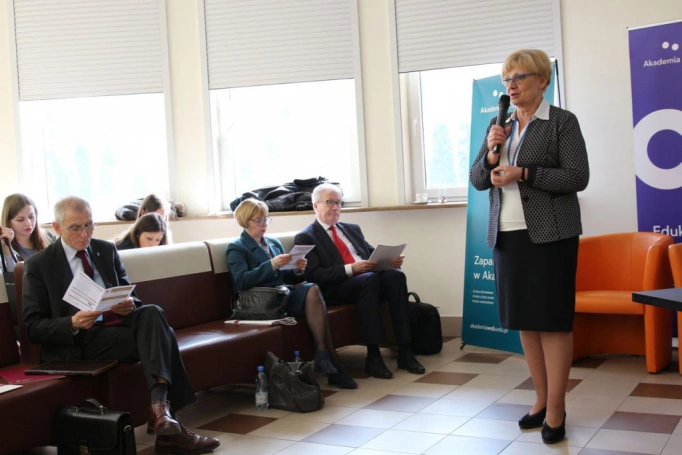 Zdjęcie nr 38 z galerii III Konferencja Naukowa z cyklu „Sukcesy i wyzwania w naukach o zarządzaniu. Od tradycji do współczesności”