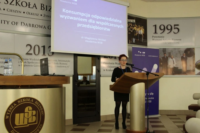 Zdjęcie nr 41 z galerii III Konferencja Naukowa z cyklu „Sukcesy i wyzwania w naukach o zarządzaniu. Od tradycji do współczesności”
