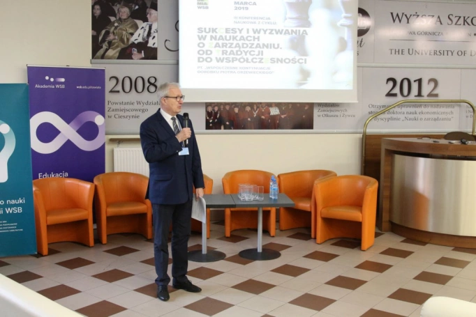 Zdjęcie nr 43 z galerii III Konferencja Naukowa z cyklu „Sukcesy i wyzwania w naukach o zarządzaniu. Od tradycji do współczesności”