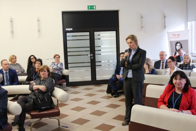 Zdjęcie nr 55 z galerii III Konferencja Naukowa z cyklu „Sukcesy i wyzwania w naukach o zarządzaniu. Od tradycji do współczesności”