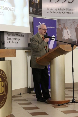 Zdjęcie nr 58 z galerii III Konferencja Naukowa z cyklu „Sukcesy i wyzwania w naukach o zarządzaniu. Od tradycji do współczesności”