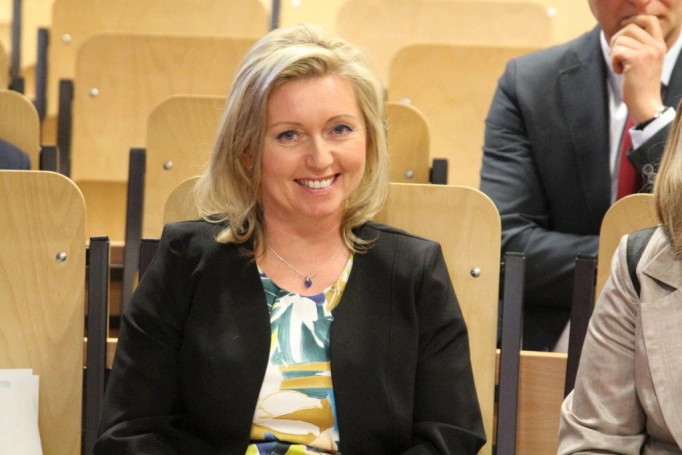 Zdjęcie nr 4 z galerii Absolwenci studiów podyplomowych Akademii WSB odebrali dyplomy oraz wyróżnienia