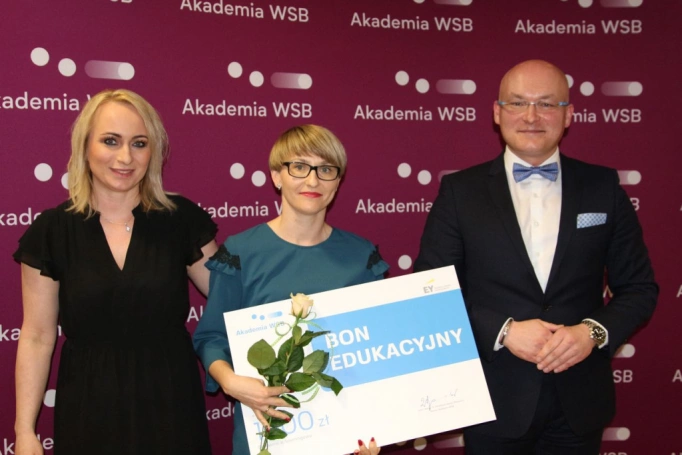 Zdjęcie nr 16 z galerii Absolwenci studiów podyplomowych Akademii WSB odebrali dyplomy oraz wyróżnienia