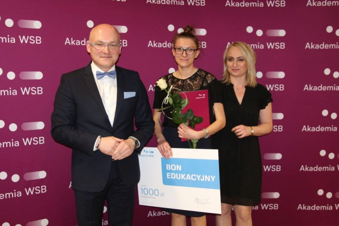 Zdjęcie nr 21 z galerii Absolwenci studiów podyplomowych Akademii WSB odebrali dyplomy oraz wyróżnienia