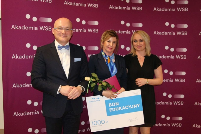 Zdjęcie nr 22 z galerii Absolwenci studiów podyplomowych Akademii WSB odebrali dyplomy oraz wyróżnienia