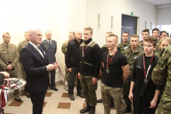 Zdjęcie nr 2 z galerii Błoto, lodowata woda, drut kolczasty, czyli VIII Ogólnopolski Turniej Klas o Profilu Mundurowym 