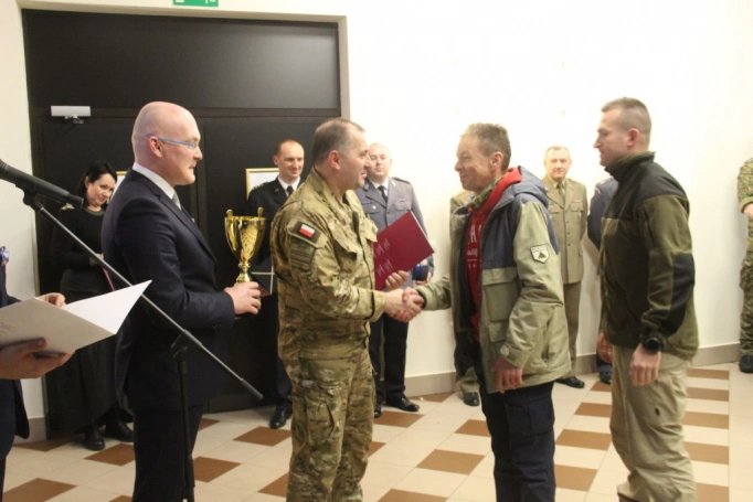 Zdjęcie nr 19 z galerii Błoto, lodowata woda, drut kolczasty, czyli VIII Ogólnopolski Turniej Klas o Profilu Mundurowym 