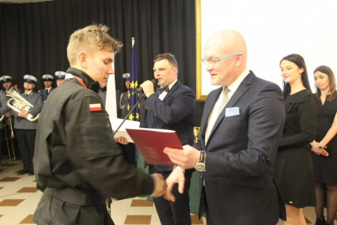 Zdjęcie nr 20 z galerii Błoto, lodowata woda, drut kolczasty, czyli VIII Ogólnopolski Turniej Klas o Profilu Mundurowym 