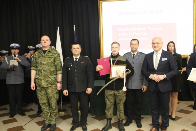 Zdjęcie nr 29 z galerii Błoto, lodowata woda, drut kolczasty, czyli VIII Ogólnopolski Turniej Klas o Profilu Mundurowym 