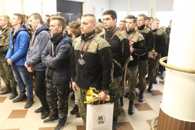 Zdjęcie nr 32 z galerii Błoto, lodowata woda, drut kolczasty, czyli VIII Ogólnopolski Turniej Klas o Profilu Mundurowym 