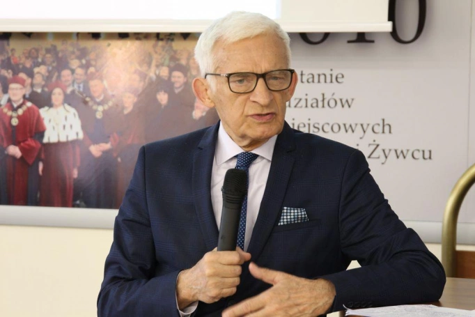 Zdjęcie nr 1 z galerii Wizyta prof. Jerzego Buzka w Akademii WSB