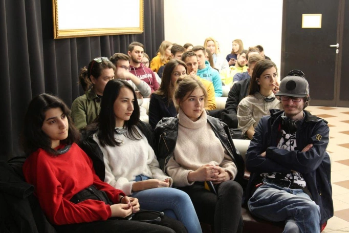 Zdjęcie nr 3 z galerii Wizyta prof. Jerzego Buzka w Akademii WSB