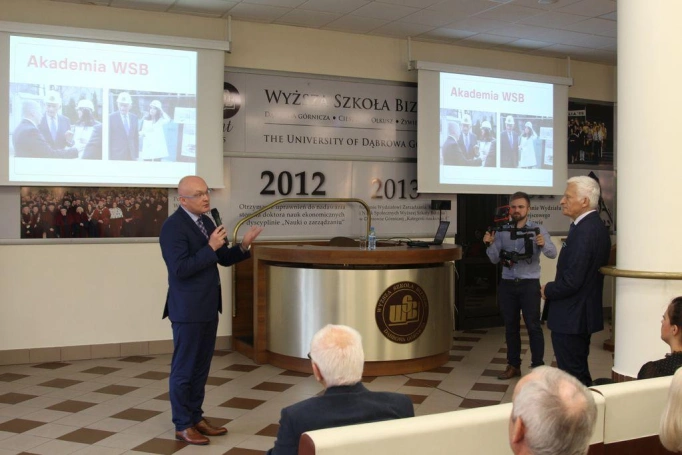 Zdjęcie nr 10 z galerii Wizyta prof. Jerzego Buzka w Akademii WSB