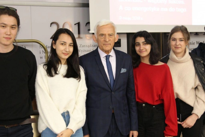 Zdjęcie nr 12 z galerii Wizyta prof. Jerzego Buzka w Akademii WSB