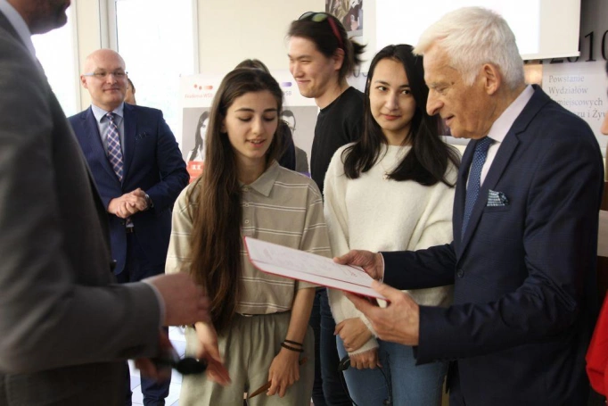 Zdjęcie nr 14 z galerii Wizyta prof. Jerzego Buzka w Akademii WSB
