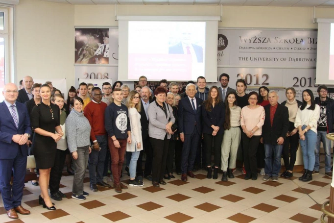 Zdjęcie nr 16 z galerii Wizyta prof. Jerzego Buzka w Akademii WSB