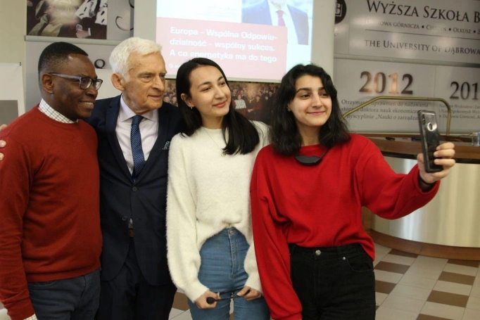 Zdjęcie nr 19 z galerii Wizyta prof. Jerzego Buzka w Akademii WSB