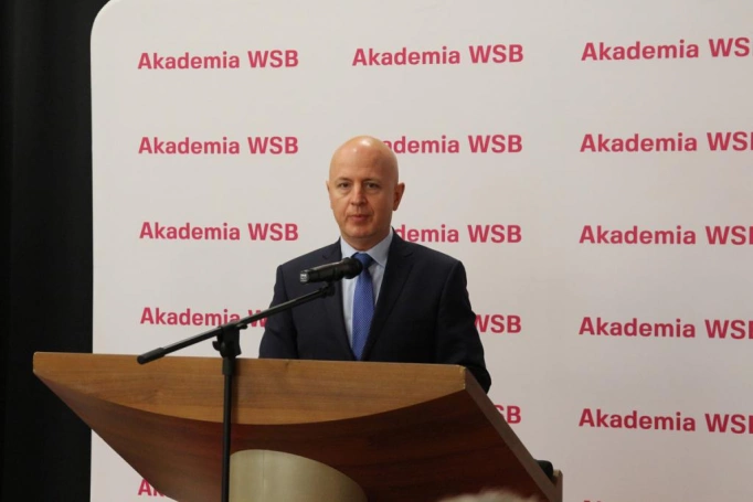 Zdjęcie nr 3 z galerii Gen. Jarosław Szymczyk gościem Akademii WSB
