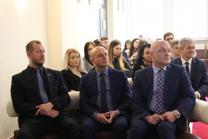 Zdjęcie nr 5 z galerii Gen. Jarosław Szymczyk gościem Akademii WSB