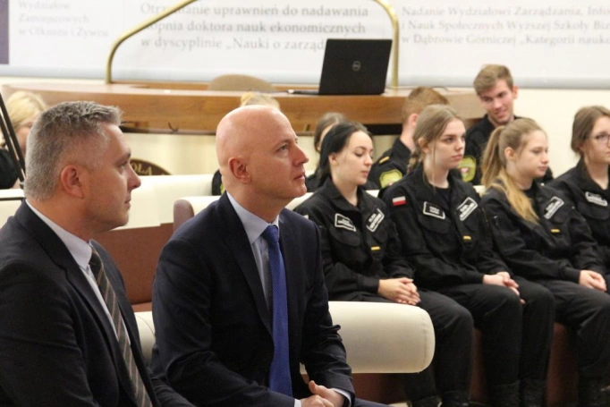 Zdjęcie nr 6 z galerii Gen. Jarosław Szymczyk gościem Akademii WSB