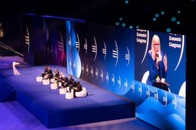 Zdjęcie nr 21 z galerii Rektor Akademii WSB ekspertem XI Europejskiego Kongresu Gospodarczego