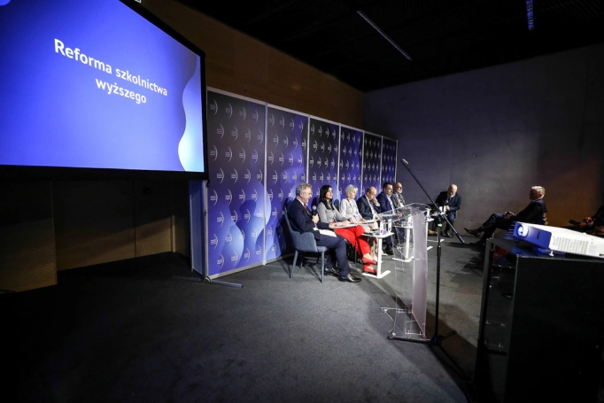 Zdjęcie nr 17 z galerii Rektor Akademii WSB ekspertem XI Europejskiego Kongresu Gospodarczego
