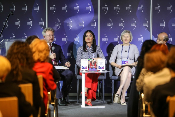 Zdjęcie nr 18 z galerii Rektor Akademii WSB ekspertem XI Europejskiego Kongresu Gospodarczego