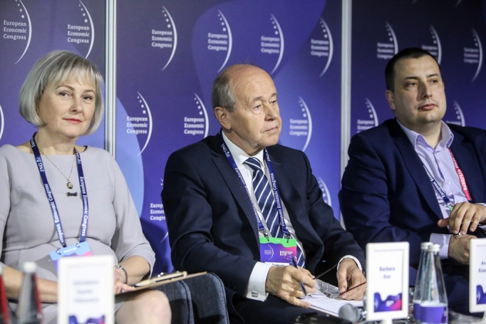 Zdjęcie nr 14 z galerii Rektor Akademii WSB ekspertem XI Europejskiego Kongresu Gospodarczego