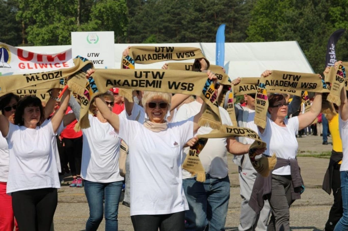 Zdjęcie nr 2 z galerii Słuchacze UTW Akademii WSB z medalami XI Olimpiady Seniorów w Łazach
