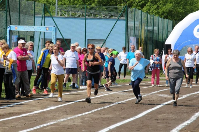 Zdjęcie nr 10 z galerii Słuchacze UTW Akademii WSB z medalami XI Olimpiady Seniorów w Łazach