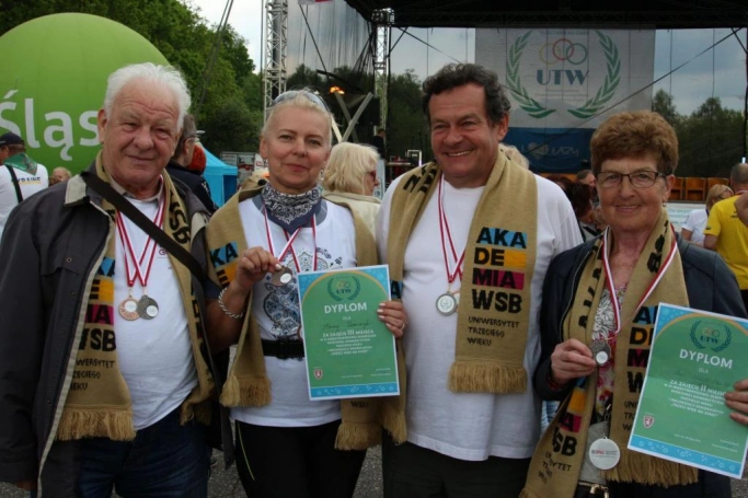 Zdjęcie nr 12 z galerii Słuchacze UTW Akademii WSB z medalami XI Olimpiady Seniorów w Łazach