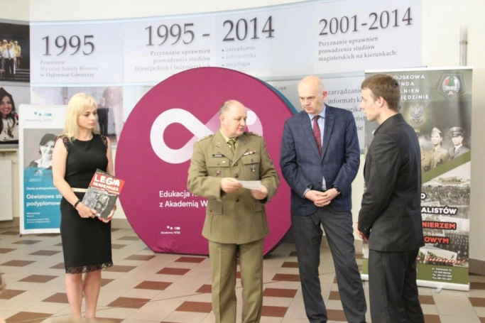 Zdjęcie nr 9 z galerii Legioniści Akademii WSB z kartami powołań na ćwiczenia wojskowe