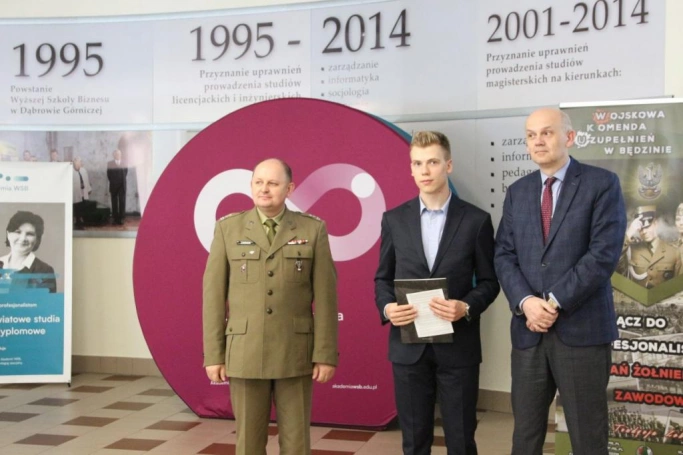 Zdjęcie nr 11 z galerii Legioniści Akademii WSB z kartami powołań na ćwiczenia wojskowe