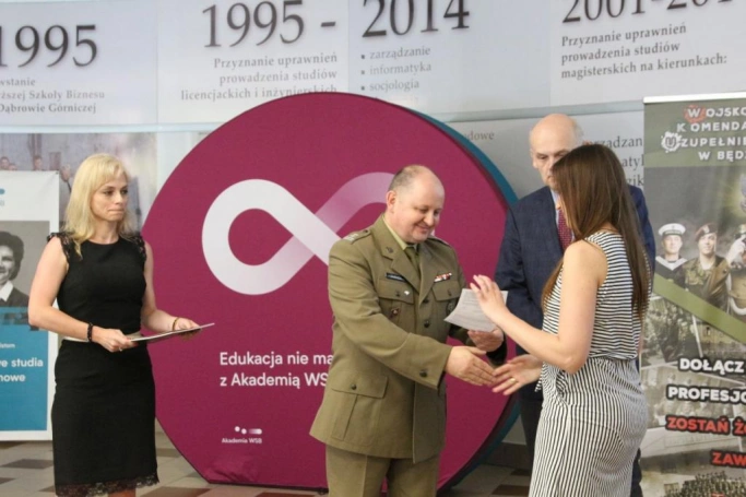 Zdjęcie nr 12 z galerii Legioniści Akademii WSB z kartami powołań na ćwiczenia wojskowe