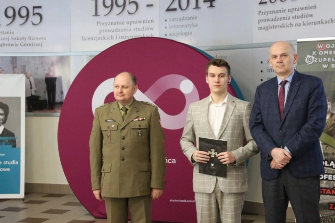 Zdjęcie nr 16 z galerii Legioniści Akademii WSB z kartami powołań na ćwiczenia wojskowe