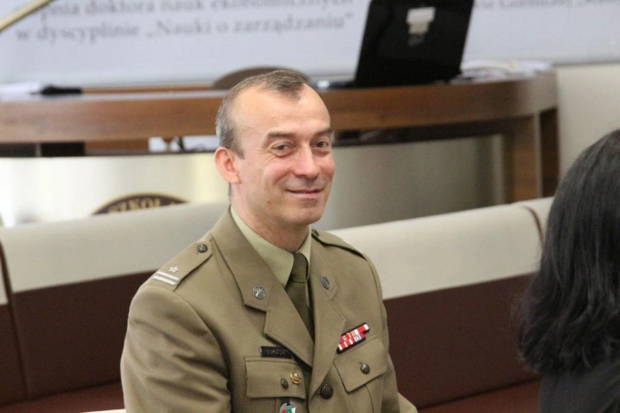Zdjęcie nr 8 z galerii Legioniści Akademii WSB z kartami powołań na ćwiczenia wojskowe