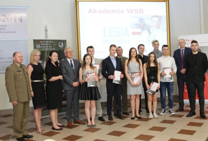 Zdjęcie nr 19 z galerii Legioniści Akademii WSB z kartami powołań na ćwiczenia wojskowe
