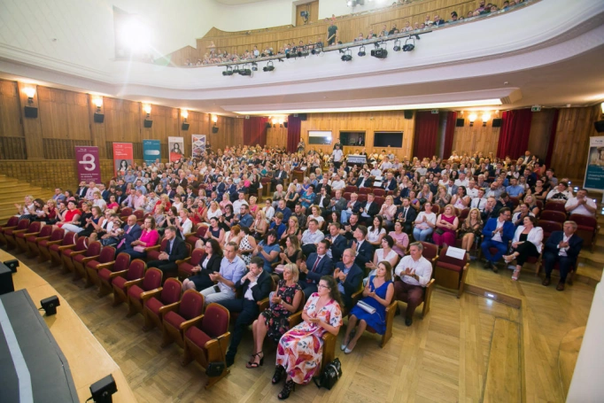 Zdjęcie nr 10 z galerii  Duma, radość i wzruszenie – Gala Akademicka zakończenia studiów podyplomowych