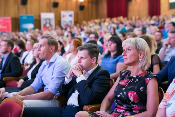 Zdjęcie nr 12 z galerii  Duma, radość i wzruszenie – Gala Akademicka zakończenia studiów podyplomowych