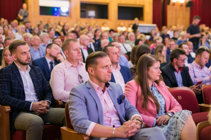 Zdjęcie nr 13 z galerii  Duma, radość i wzruszenie – Gala Akademicka zakończenia studiów podyplomowych