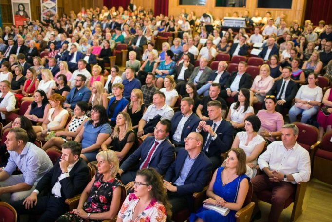 Zdjęcie nr 14 z galerii  Duma, radość i wzruszenie – Gala Akademicka zakończenia studiów podyplomowych