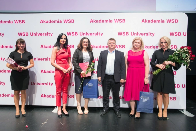 Zdjęcie nr 21 z galerii  Duma, radość i wzruszenie – Gala Akademicka zakończenia studiów podyplomowych