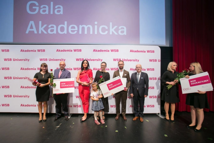 Zdjęcie nr 25 z galerii  Duma, radość i wzruszenie – Gala Akademicka zakończenia studiów podyplomowych
