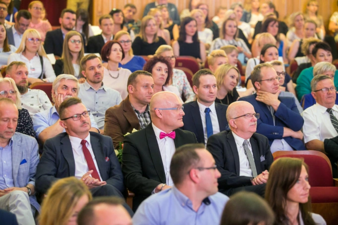 Zdjęcie nr 6 z galerii  Duma, radość i wzruszenie – Gala Akademicka zakończenia studiów podyplomowych